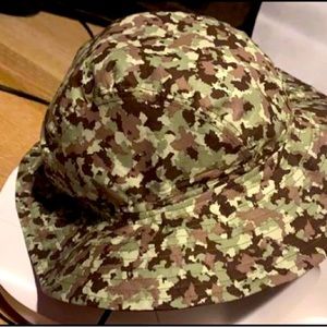 Men’s camouflage hat by Carmen’s Design & Fashion🧵Available in medium and large